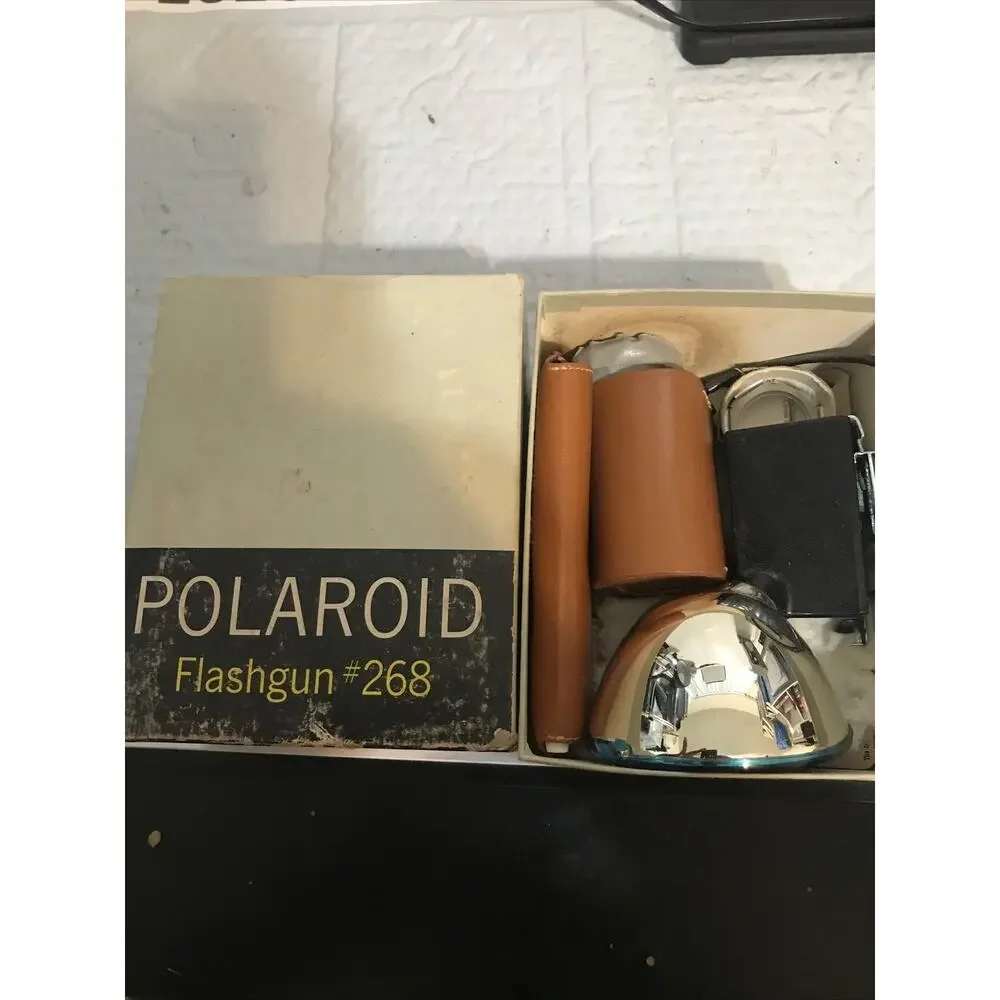 Vintage Camera Polaroid Flashgun Model #268 With Original Box and Bulbs.